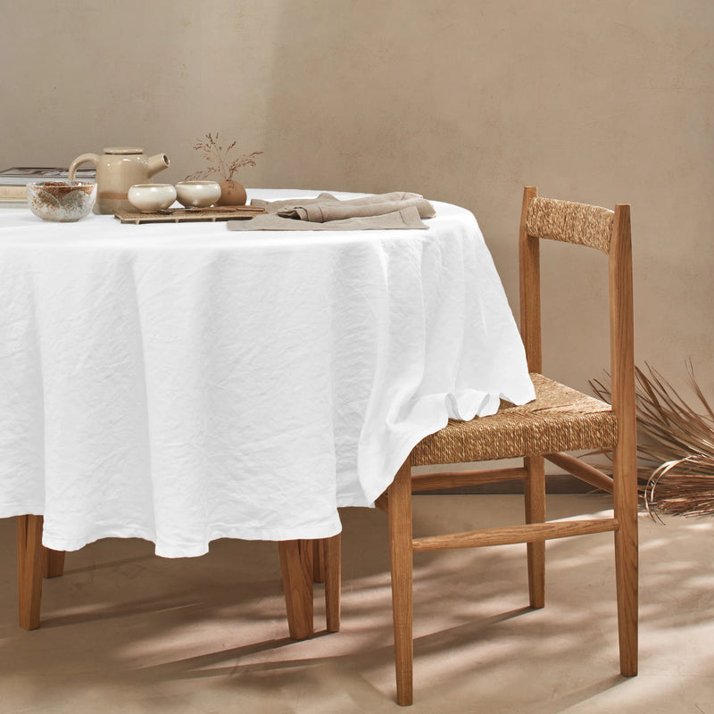 Nappe ronde en lin lavé ajouré blanc optique