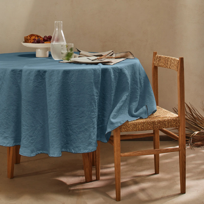 Nappe ovale sur mesure en lin lavé bord crochet bleu français