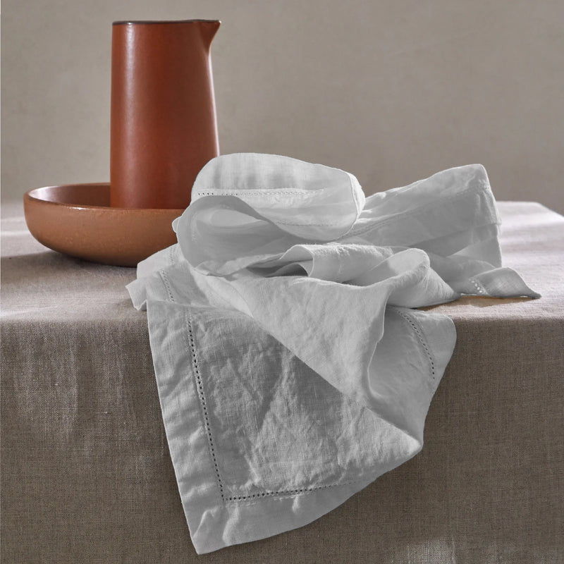 serviette en lin ajouré gris clair