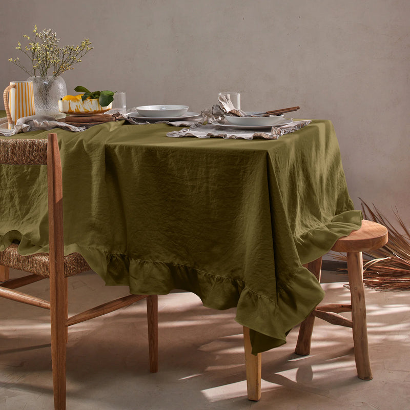Nappe rectangulaire sur mesure  à volants en lin vert olive