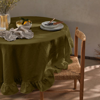 Nappe ronde sur mesure à volant en lin lavé vert olive