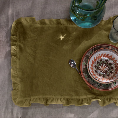 Sets de table à volants en lin vert olive