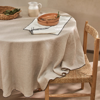nappe ovale bordée en lin lavé sur mesure naturel