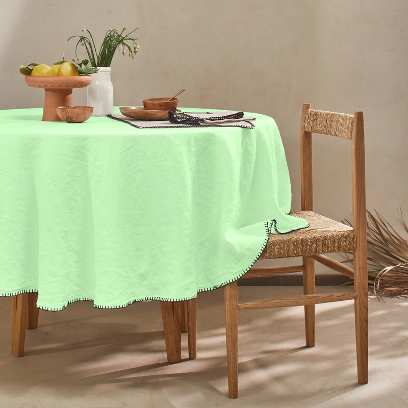 Nappe ronde sur mesure en lin avec point de cheval vert menthe