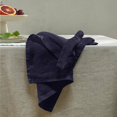 Serviettes de table simples en lin bleu nuit